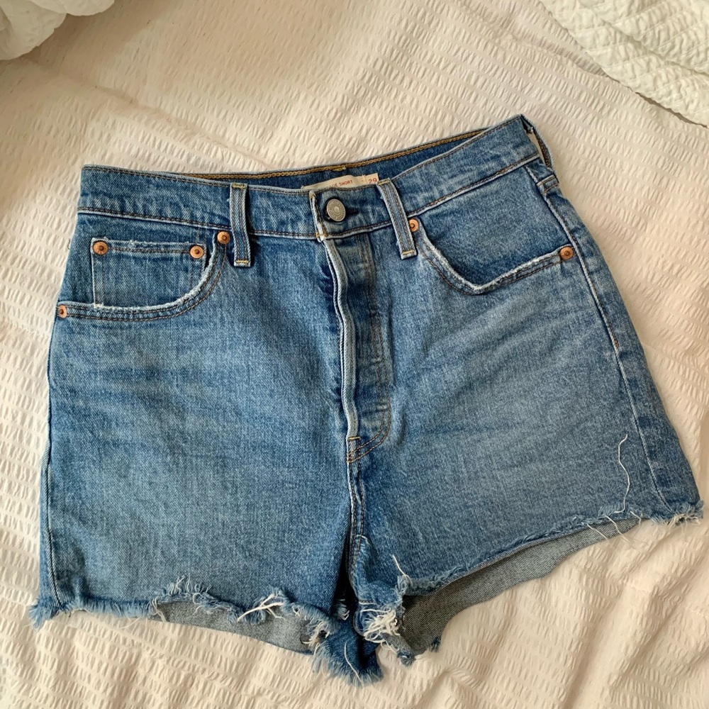 Levi’s Ribcage Shorts